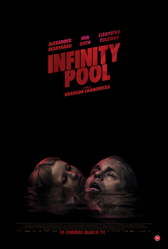 Cartel oficial de Infinity Pool, película de Brandon Cronenberg ambientada en un resort de lujo donde unas vacaciones derivan en violencia, terror y ciencia ficción.