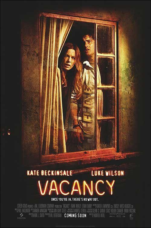 Cartel oficial de Vacancy, película de Nimród Antal protagonizada por Luke Wilson y Kate Beckinsale, ambientada en un motel aislado.